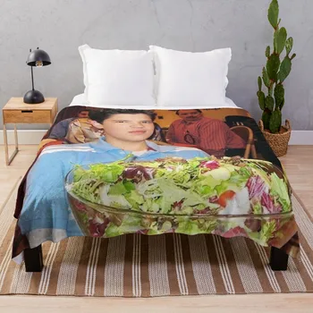 фредди Бенсон с покрывалом для салата на диване-кровати, роскошное одеяло