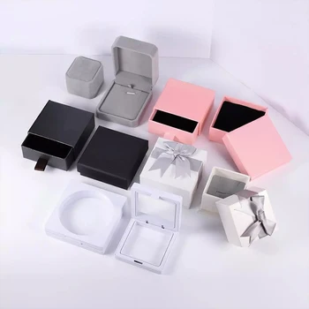 Высококачественная 2-цветная простая квадратная пластиковая прозрачная УПАКОВКА, шкатулка для украшений для колец, ожерелий, розовая коробка, плюшевые наборы для украшений