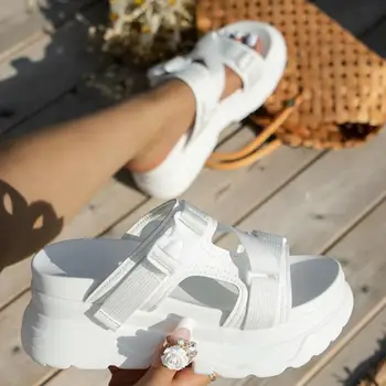 Новая модная обувь на платформе, Женские тапочки, танкетка, 2023, Роскошные Брендовые Летние пляжные сандалии на толстой подошве с пряжкой